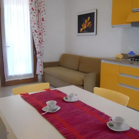 Cozy Ground-floor With Garden And Pool Daire